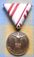 War medal Austrian souvenir with matching war ribbon t1