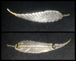 Brooch in the shape of an old leaf
