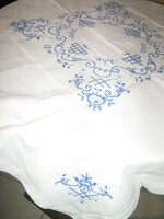 Beautiful small cross-eyed blue baroque rose patterned tablecloth