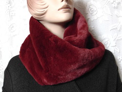 Fluffy faux fur scarf in burgundy red