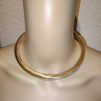 Extravagant gold-plated metal stiff neck pretzel neckband