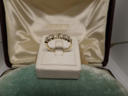 9K gold row ring with glasses