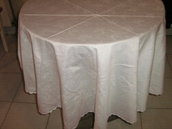 Beautiful tiny floral slinged damask tablecloth