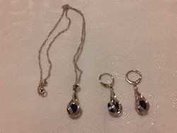 Silver-plated jewelry set decorated with zirconia