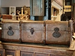Travel chest, suitcase, suitcase from the beginning of the 20th century, even as a coffee table, treated and cleaned
