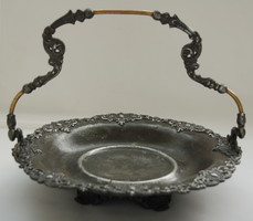 Ornate Victorian bridal basket/fruit bowl from the 1870s/marked: quadruple plate