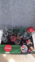 Gyűjtőknek! Coca-Cola üdítős üvegpoharak 12 db, eredeti textil törlőkendő + 3 db poh.alátét fémdoboz