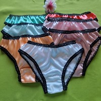 Fen48.1.2 - Women's underwear - 7 traditional style satin panties m/40