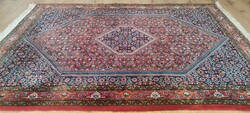 Flawless hand-knotted Iranian Persian rug