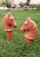 2 pieces of old cast iron horse head fence ornament, nearly 5 kg.