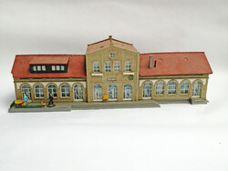 Kibri railway station - station building - model - field table model, model railway - h0