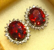 Csodás nagy ezüst fülbevaló rubin vörös és körben brilliáns csiszolású drágakövekkel
