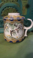 A new, porcelain mug with a very nice pattern, with an oriental pattern, and a lid.