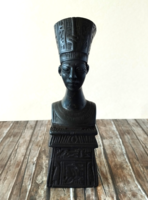 Black stone bust of Nefertiti