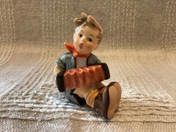 Hummel Goebel harmonikás fiú jelzett porcelán figura