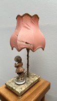 Fiúcskás antik stílusú asztali lámpa