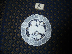 Snow-white embroidered, rosette display tablecloth