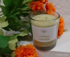 Vegan Indian scented candle made of pure plant ingredients, coconut paradise
