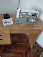 Stand Naumann sewing machine