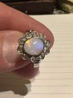 Very nice antique 14 kr gold ring decorated with beautiful opals and diamonds for sale! Price: 108,000.-