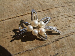 Silver brooch with pearl (211017)