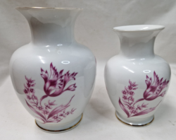 Beautifully gilded porcelain vases with flower patterns from Hollóháza are sold together, 18 and 15 cm.