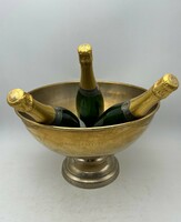 The 6-bottle vintage champagne cooler of the Charles Lafitte champagne house is vintage Charles Lafitte champagne