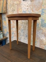 Oval side table made of solid wood