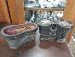 Old binoculars in authentic condition, theater binoculars, with case.