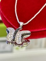 Dazzling silver necklace and pendant with a butterfly motif