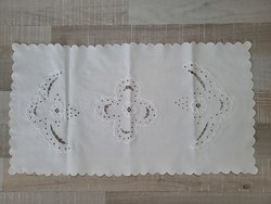 Hand-embroidered sling tablecloth