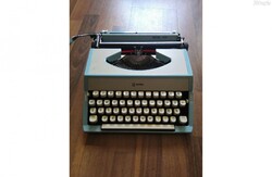 Perfect quality 1973 royal 200 typewriter for sale
