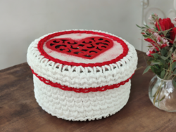 Storage with a crocheted heart lid