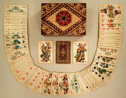RITKA régi antik vintage NÉMET népi FOLKLÓR francia kártya játék franciakártya pakli vésett fa doboz
