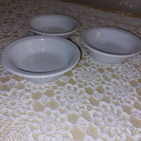 Fehér kompótos, savanyúságos porcelán tányér, tálka jelzés nélküli, 3db