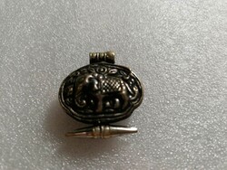 Antik Ezüstözött Szerencsehozó Nyitható Amulett (Medál)