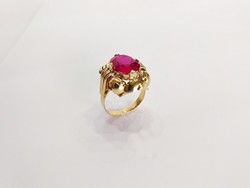 14 Carat gold, 5.7g. Women's ring with red stone (no.: 24/97.)