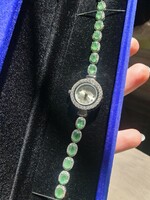 Egyedi 925ös ezüst ékszer óra smaragd csiszolatokkal és fehérzafírokkal