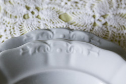 5 Zsolnay inda pattern peasant plates (2 deep, 2 deep, 1 dessert). Price: 4990,-