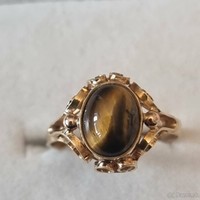 Old 14 carat gold ring with tiger's eye,