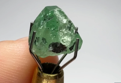 5.5Ct tsavorite crystal (Merelani. Tanzania)