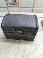 Retro leather-covered gift box, jewelry holder for sale!
