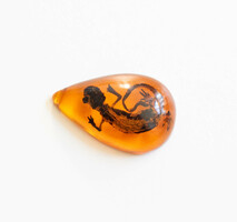 Small lizard preparation in amber resin - pendant