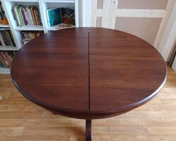 Solid wood expandable dining table