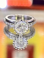 Gyönyörűséges-különleges ezüst gyűrű, cirkónia kövekkel ékesítve