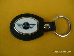 Mini metal key ring on a leather base