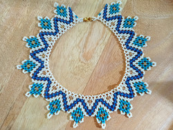 Fehér-kék-türkiz gyöngy nyaklánc