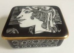 A porcelain bonbonier box made according to the design of Hollóháza, Saxon Endre.