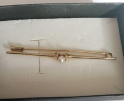 8 carat (333) pearl gold brooch