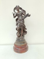Antik patinás festett spiáter lány szobor allegória fa talpon 606 8581